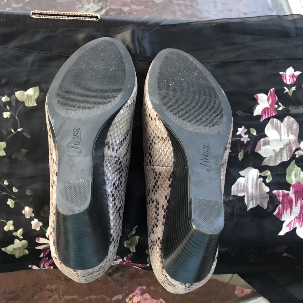 BASS Dorothy wedge heels. Size 9. Faux leather. Reptilian print, diamond cut.EUC - Picture 8 of 8